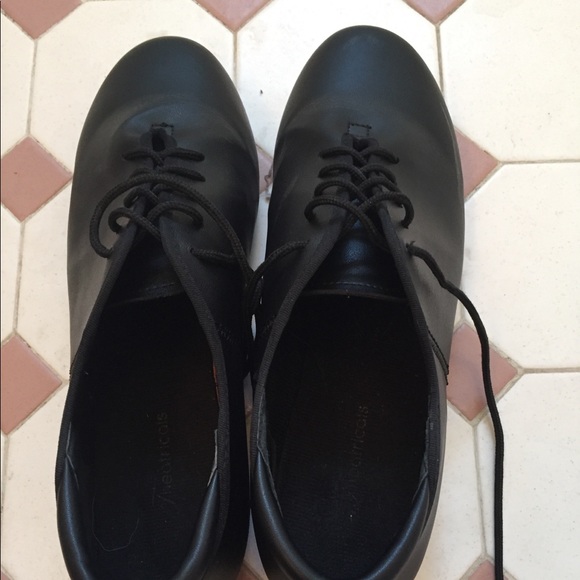 I no longer do theater. - Picture 1 of 2